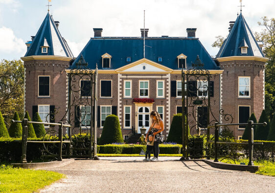 Cycling in Twente with kids: the 6 castles cycling route in Diepenheim